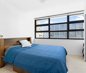 Modern split-level apartment in the heart of Alexandria - Photo 5