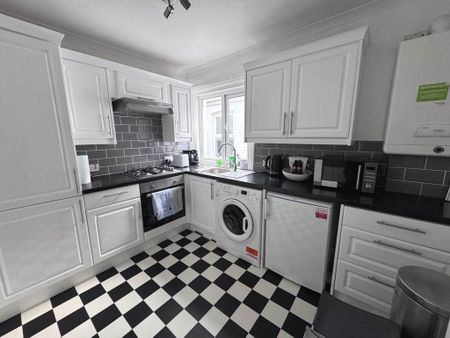 2 bedroom flat to rent - Photo 4