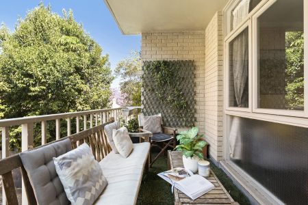 Tranquil Living within Footsteps to Darling Street - Photo 4