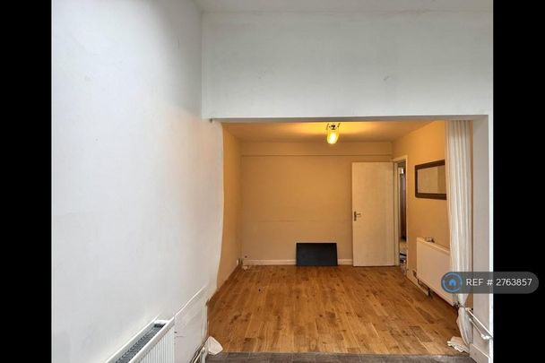 4 bedroom terraced house to rent - Photo 1