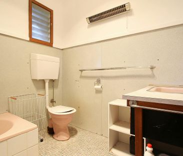 Neat Two Bedroom Home in East Albury - Photo 5