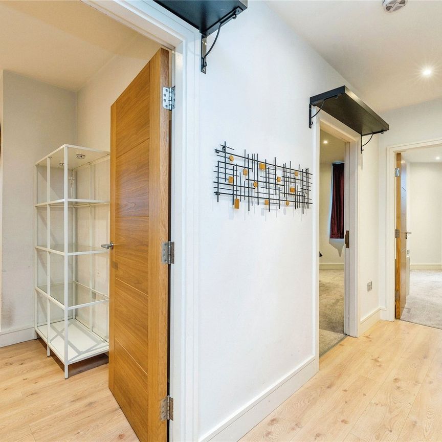 High Street, Bracknell, Berkshire, RG12 - Photo 1