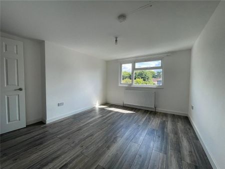 3 bedroom end of terrace house to rent - Photo 2