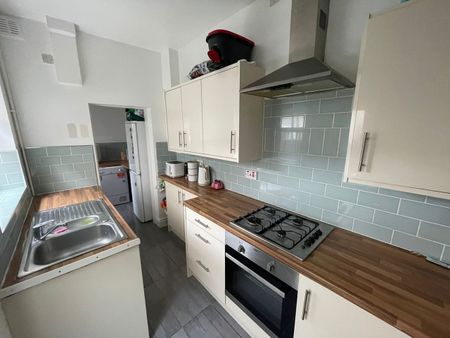 2 Bed Terraced House, Knights Road, B11 - Photo 4