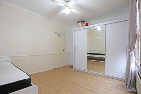 2 bedroom semi-detached house to rent - Photo 4