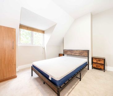 Bridge Road, KT8, London - Photo 1