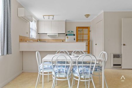 Fully Furnished 3-Bedroom Apartment – Prime Central Launceston Location I Stylish New York-Style Entrance - Photo 2