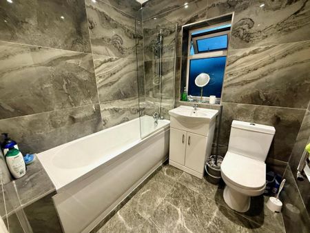 1 bedroom in a house share to rent - Photo 5