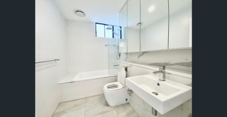 Stunning Spacious 3-Bedroom Penthouse for Rent! - Photo 5