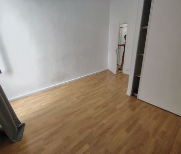 Location Appartement 3 pièces 73m² MARSEILLE 1er - Photo 4
