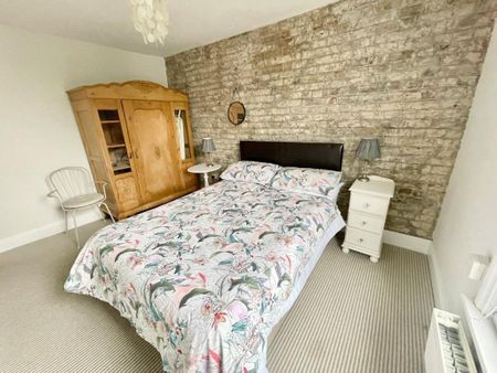 3 bedroom flat to rent - Photo 4