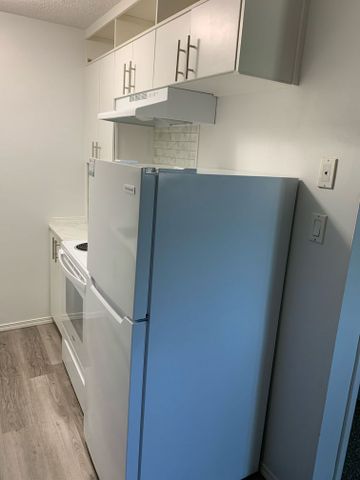 1 BDRM/1 BATH - 2102 MAIN ST - Available DEC 1 - Photo 5