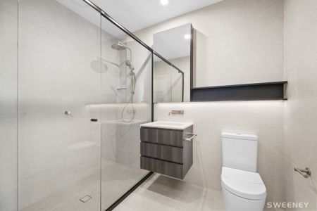 Brand new chic three level residence in prime location - Photo 3