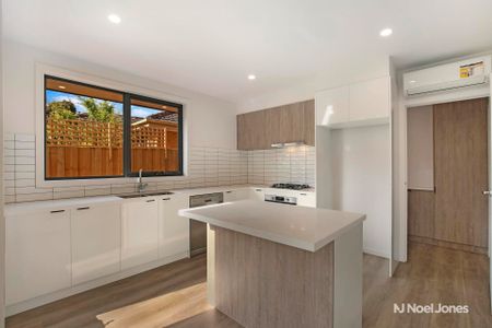 1/6 Esther Crescent, MOOROOLBARK - Photo 2
