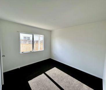 Charming 4-Bedroom Home for Rent in Hamilton East - Photo 5