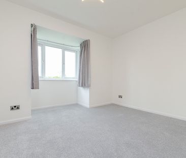 Modern, sunny, 2-bedroom, 2nd floor apartment in Redhill, 2 allocat... - Photo 5