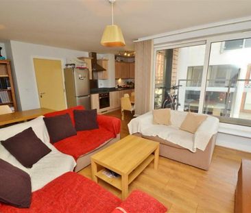 2 bedroom flat to rent - Photo 3