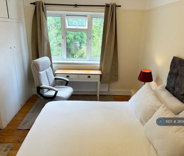 1 bedroom in a house share to rent - Photo 3