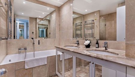 Westferry Circus, Canary Wharf, London, E14 - Photo 5