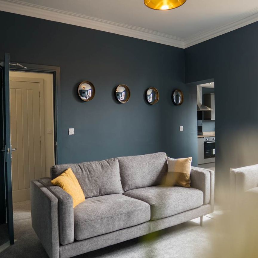 Hough Lane (Room 3), Bramley, Leeds - Photo 1