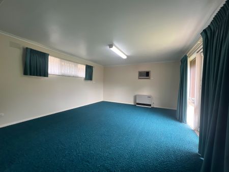 Comfortable Three-Bedroom Home in a Convenient Location - Photo 2