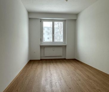 Grosszügige und helle Wohnung - Photo 2