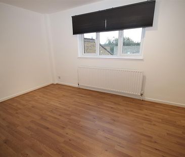 3 bedroom Semi-Detached House to let - Photo 3