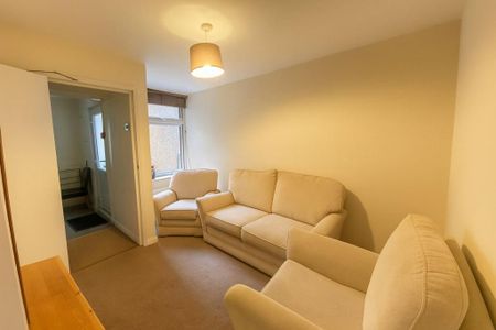 1 bedroom in a house share to rent - Photo 3