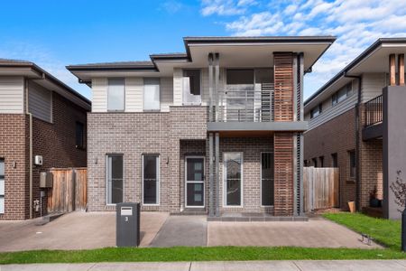 Immaculate Five Bedroom Quality Family Home - Close to all Amenities - Photo 2