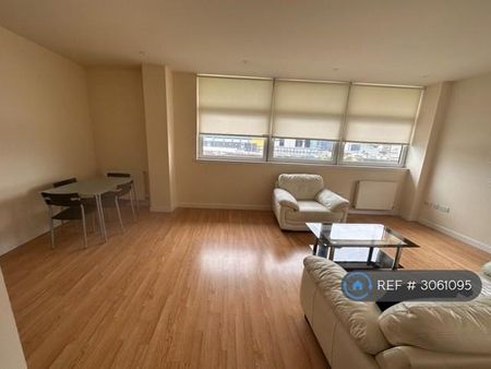 2 bedroom flat to rent - Photo 3