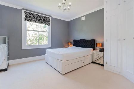 2 bedroom flat in Little Venice - Photo 2