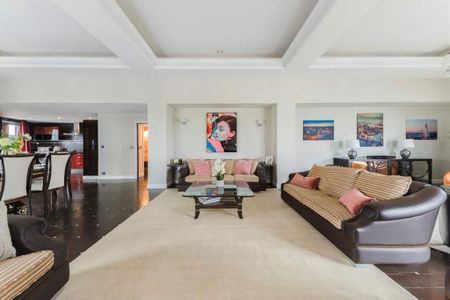 3 bedroom flat to rent - Photo 2