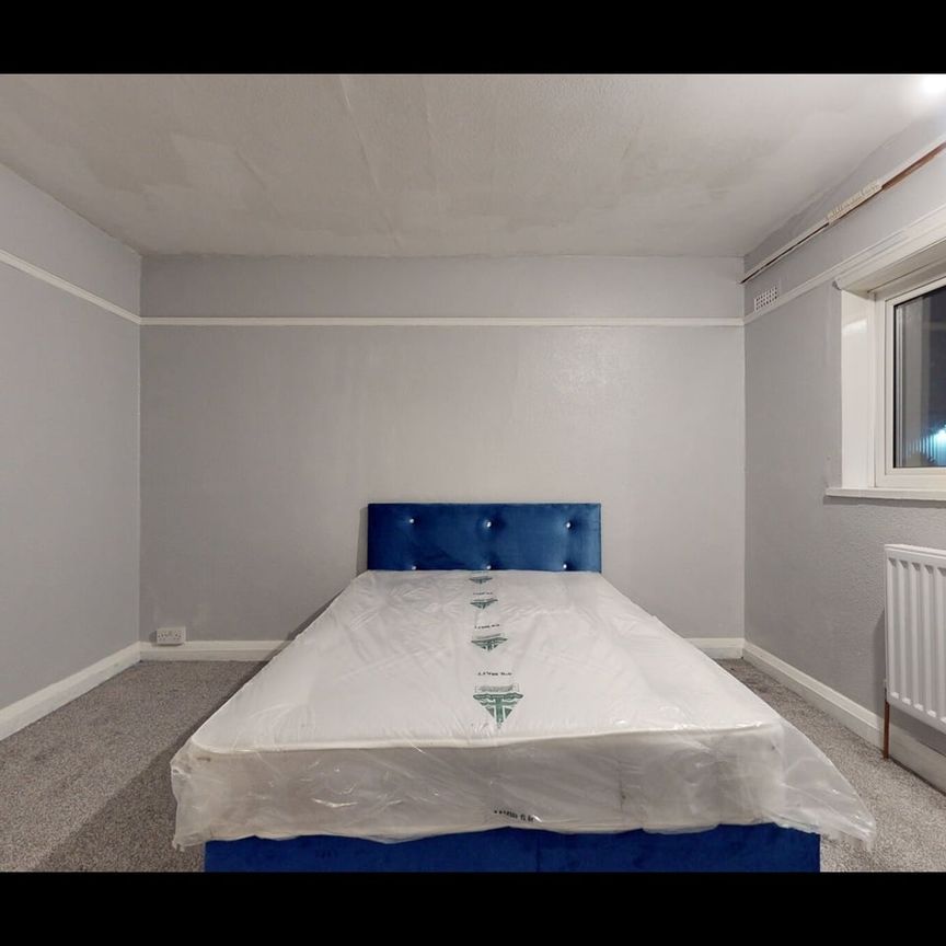 Room in a Shared House, Iveagh Avenue, NW10 - Photo 1