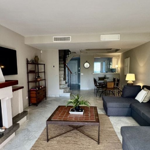 3 Bedroom Townhouse For Rent in New Golden Mile, Málaga - Photo 1