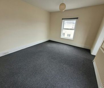 Flat to rent on - Photo 5