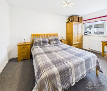 4 bedroom end of terrace house to rent - Photo 4