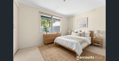 Charming Dingley Village Family Home - Photo 4