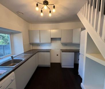 2 bedroom terraced house to rent - Photo 3