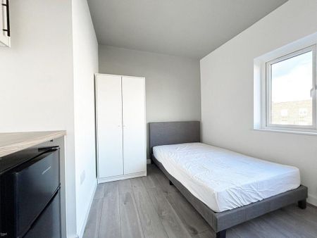 1 bedroom in a house share to rent - Photo 3