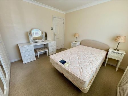 3 bedroom semi-detached bungalow to rent - Photo 3