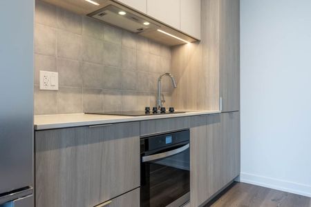 For Lease - 395 Square One Drive Unit# 2702, Mississauga, Ontario - Photo 3