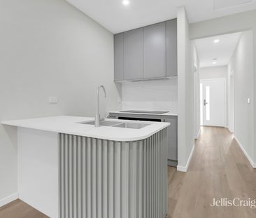 8 Immerse Walk, Wyndham Vale VIC 3024 - Townhouse For Rent | Domain - Photo 3