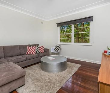 Lovely brick home with spacious pet friendly yard - Photo 1