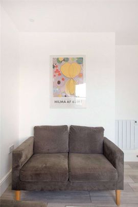 A modern two bedroom apartment. - Photo 1