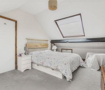 ** 6 MONTH TERM ONLY ** A three bedroom house situated within easy ... - Photo 6