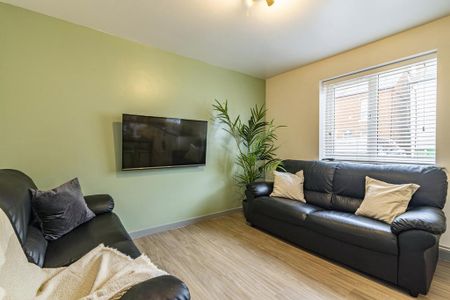 6 bedroom semi-detached house to rent - Photo 2