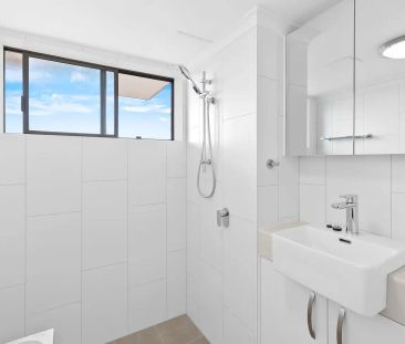 “Spacious Two Bedroom Renovated Apartment” - Photo 6