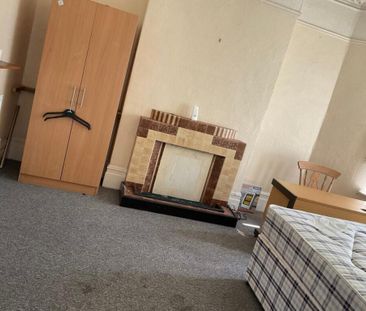 1 bedroom in a house share to rent - Photo 1