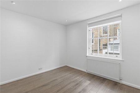 A unique one bedroom apartment with over 1,300 sq. ft. of flexible space and separate garage, located on Devonshire Place Mews just off Marylebone High Street. - Photo 4