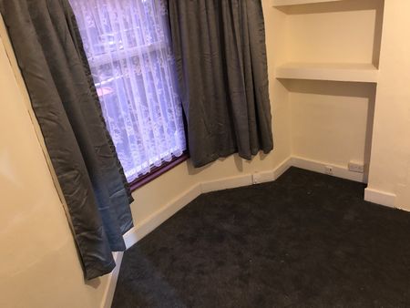 2 Bed Flat, Manor Park, E12 - Photo 3